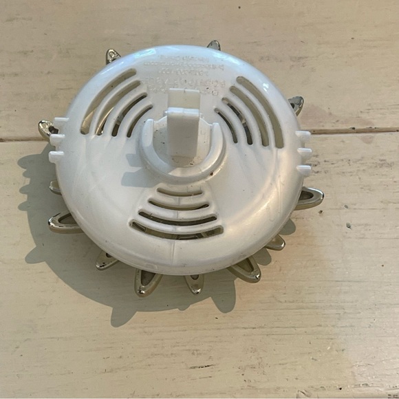 - Bath & Body Works Gold Sunburst Scentportable Car Vent Clip - Picture 2 of 2